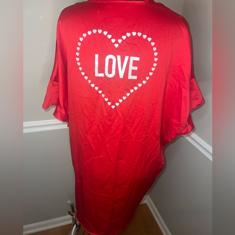 Victoria’s Secret womens red short robe LOVE Valentine’s Day one size‎